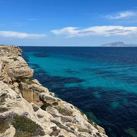 - Casetta Favonia Fronte Mare Apartment *