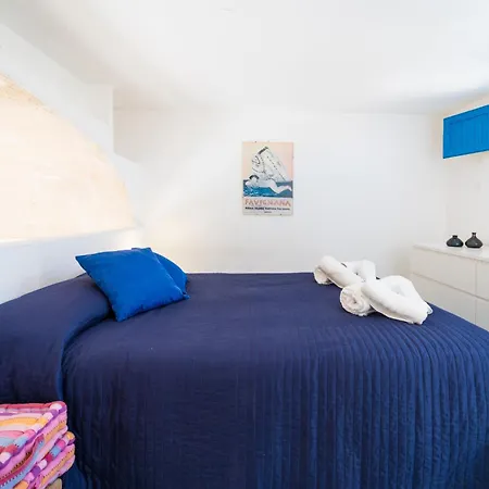 - Casetta Favonia Fronte Mare Apartment *