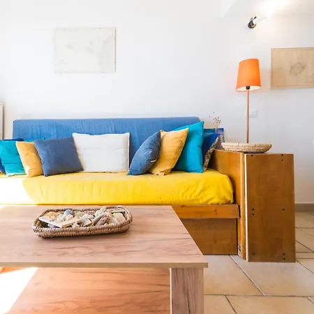 - Casetta Favonia Fronte Mare Apartment
